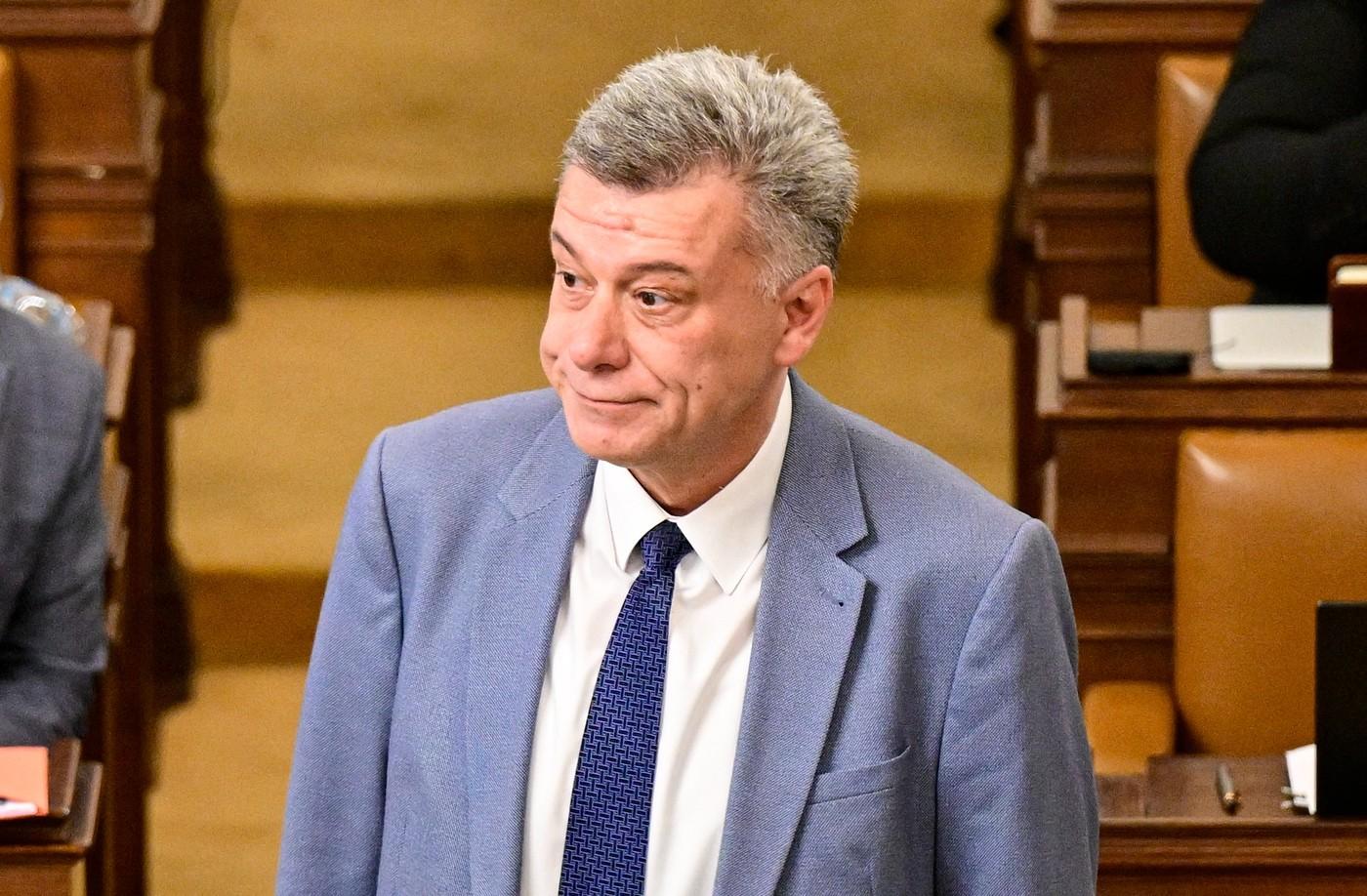 Pavel Blažek (na snímku z 5. června 2025) kvůli bitcoinové kauze pozastavil členství v ODS. Zároveň oznámil rezignaci na post šéfa jihomoravské krajské organizace občanských demokratů, které předsedá od roku 2007. Do doby konání nejbližšího regionálního sněmu je řízením regionu pověřený Jiří Crha. Pavel Blažek (na snímku z 5. června 2025) kvůli bitcoinové kauze pozastavil členství v ODS. Zároveň oznámil rezignaci na post šéfa jihomoravské krajské organizace občanských demokratů, které předsedá od roku 2007. Do doby konání nejbližšího regionálního sněmu je řízením regionu pověřený Jiří Crha.