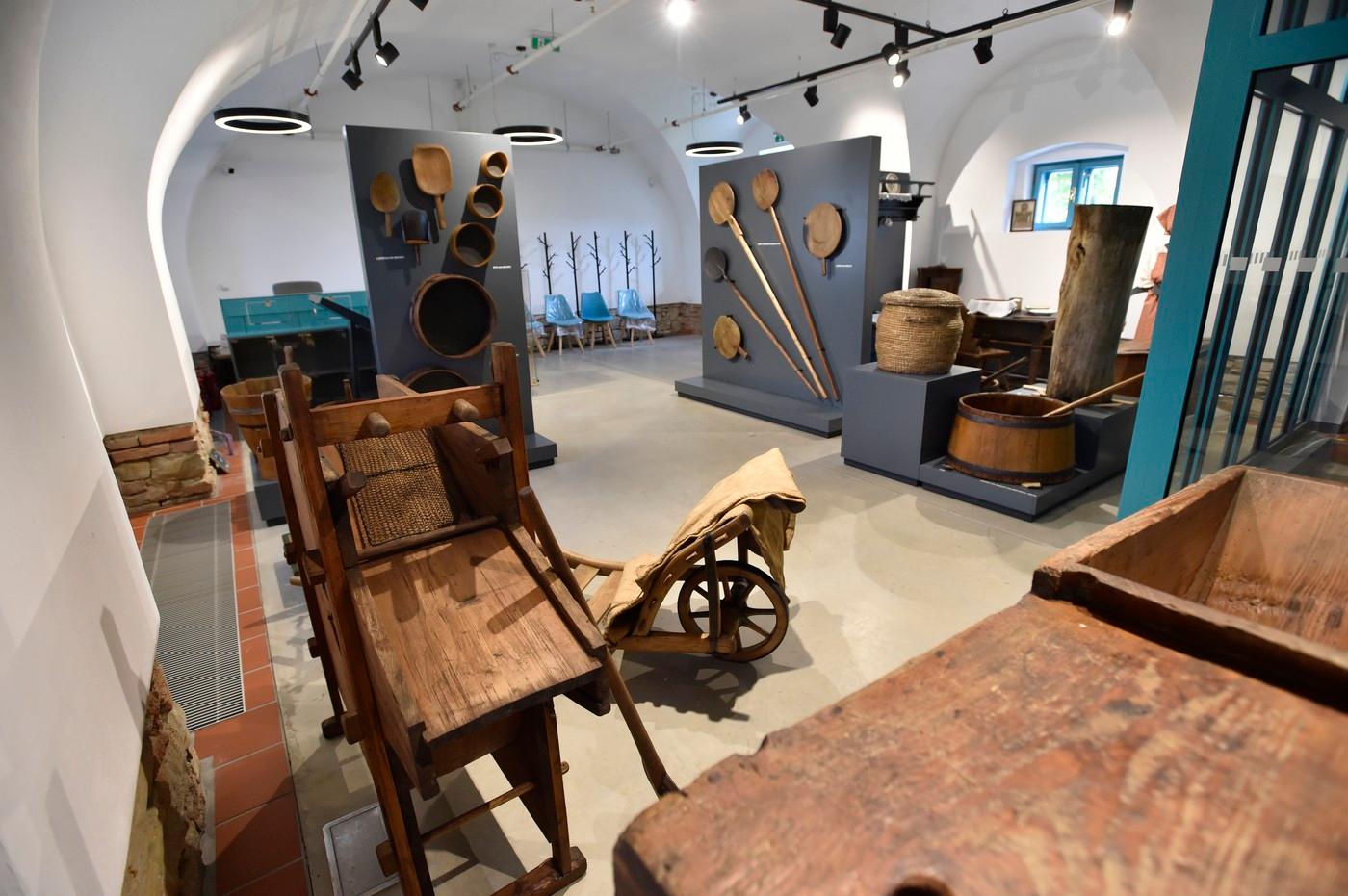 Slavnostní otevření opraveného barokního hospodářského dvora, který je součástí souboru lidové architektury.