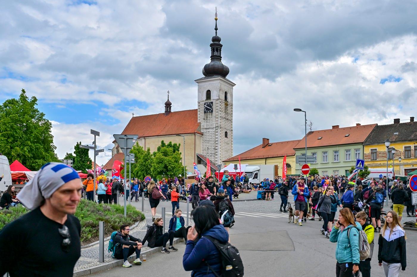 Cíl osmapadesátého ročníku pochodu Praha - Prčice, který pořádá Klub českých turistů, 17. května 2025, Vítkovo náměstí, Sedlec-Prčice. Na dálkový pochod vyrazilo přes 24.500 turistů Cíl osmapadesátého ročníku pochodu Praha - Prčice, který pořádá Klub českých turistů, 17. května 2025, Vítkovo náměstí, Sedlec-Prčice. Na dálkový pochod vyrazilo přes 24.500 turistů