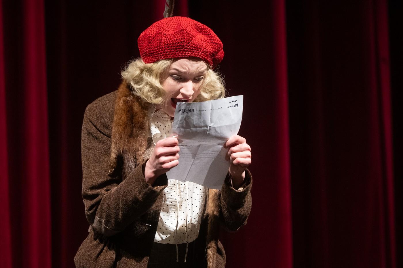 Zkouška romantické komedie Hotel Modrá hvězda v režii Petra Novotného. Karolína Šafránková jako Zuzanka.