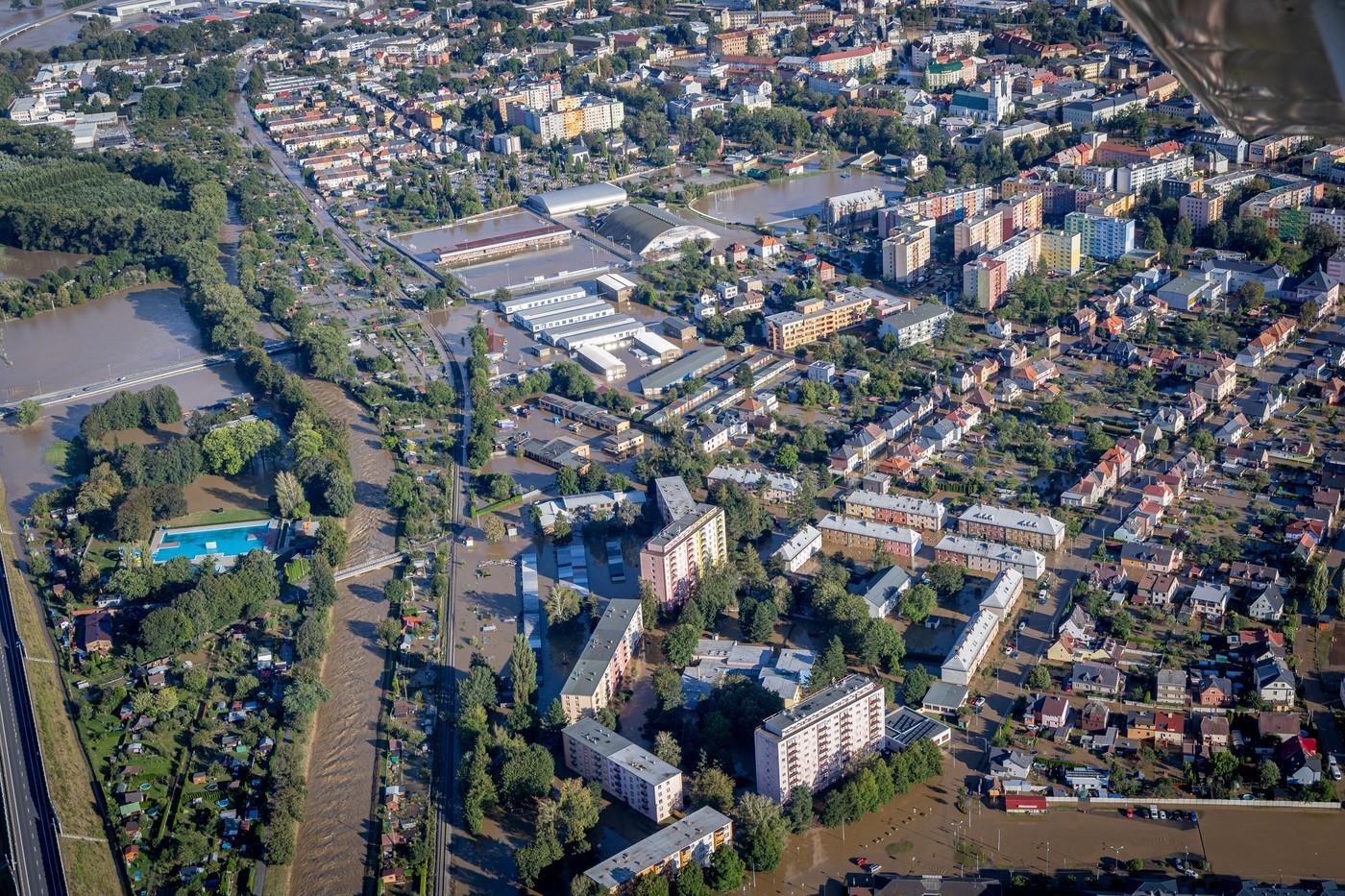 Letecký pohled na zaplavený Krnov, 15. září 2024, Bruntálsko.