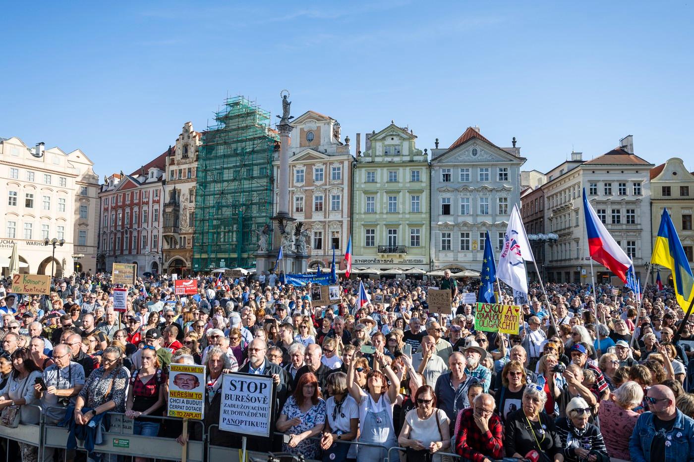  Demonstrace spolku Milion chvilek pro demokracii, na které chce motivovat k volební účasti a vyzvat lidi, aby nevolili populisty a extremisty 