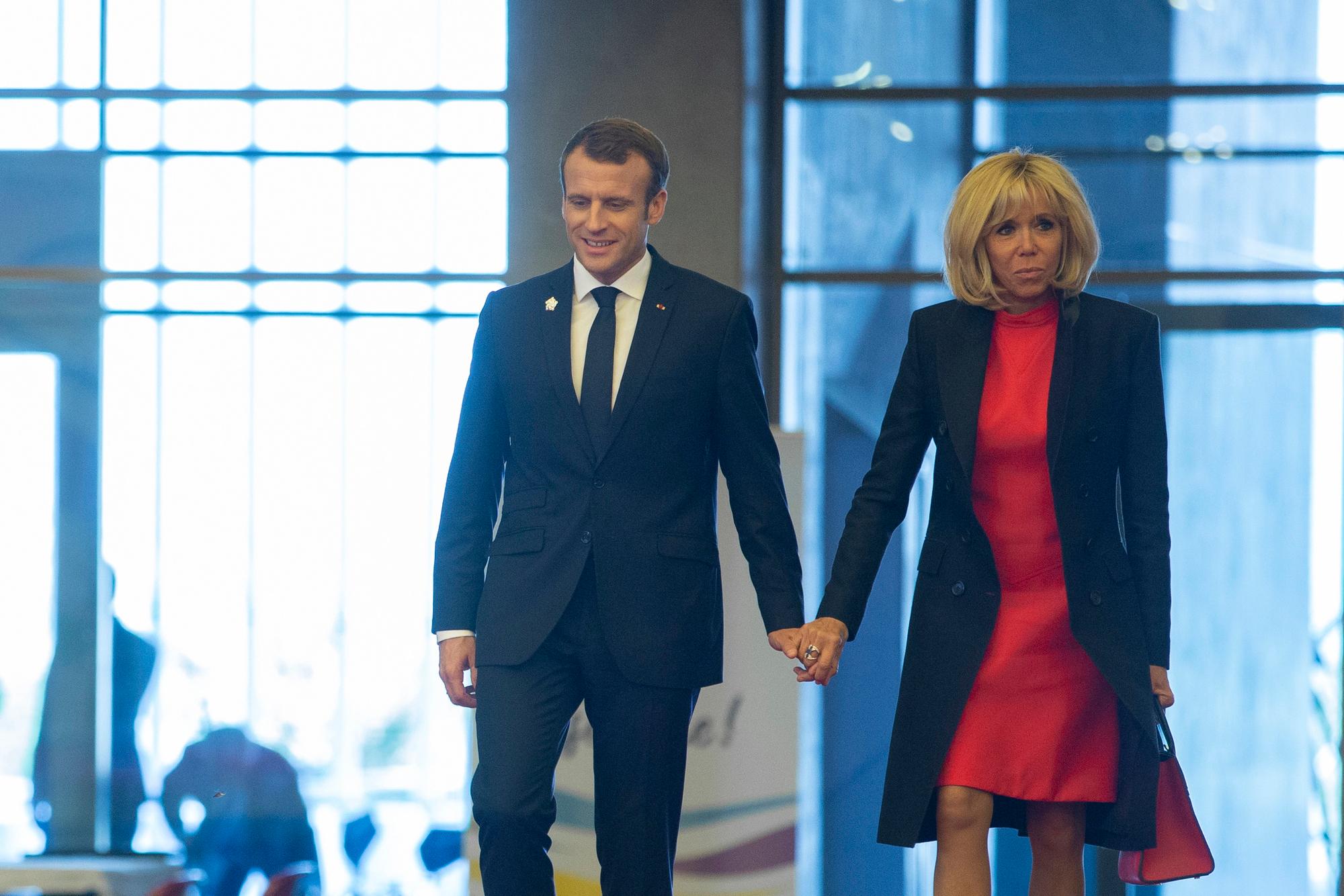 Emmanuel Macron a jeho manželka Brigitte Emmanuel Macron a jeho manželka Brigitte