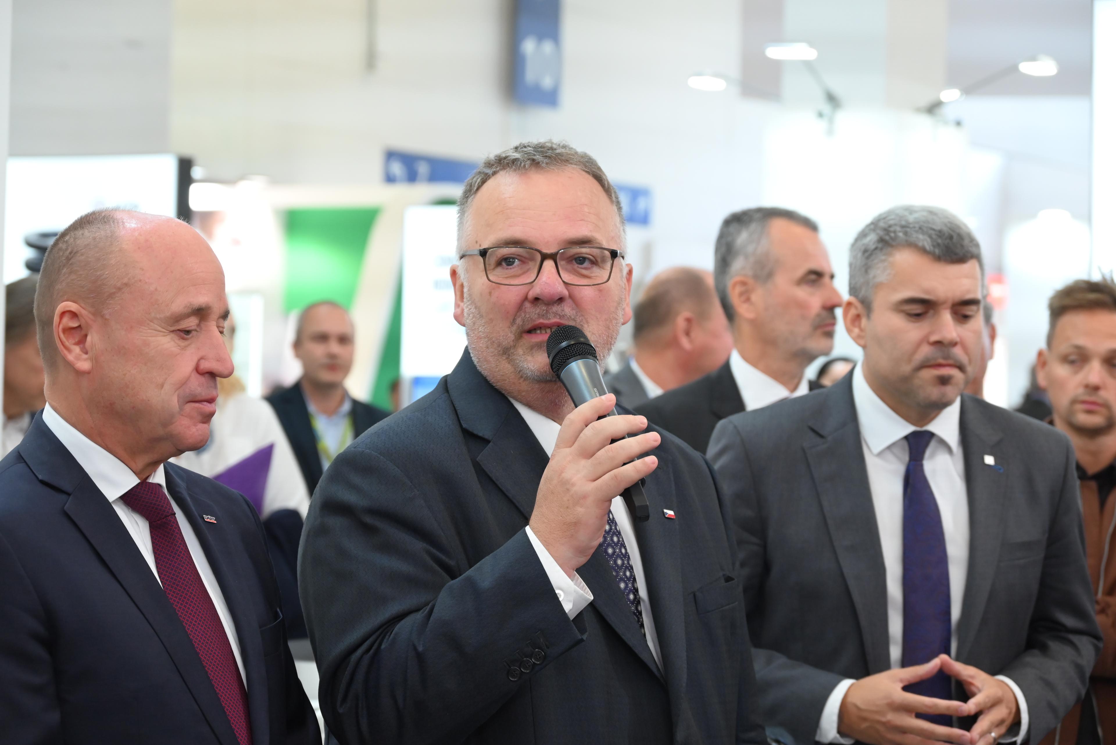 Ministr dopravy Ivan Bednárik (SPD) na 30. ročníku veletrhu kolejové techniky InnoTrans 2026 Ministr dopravy Ivan Bednárik (SPD) na 30. ročníku veletrhu kolejové techniky InnoTrans 2026