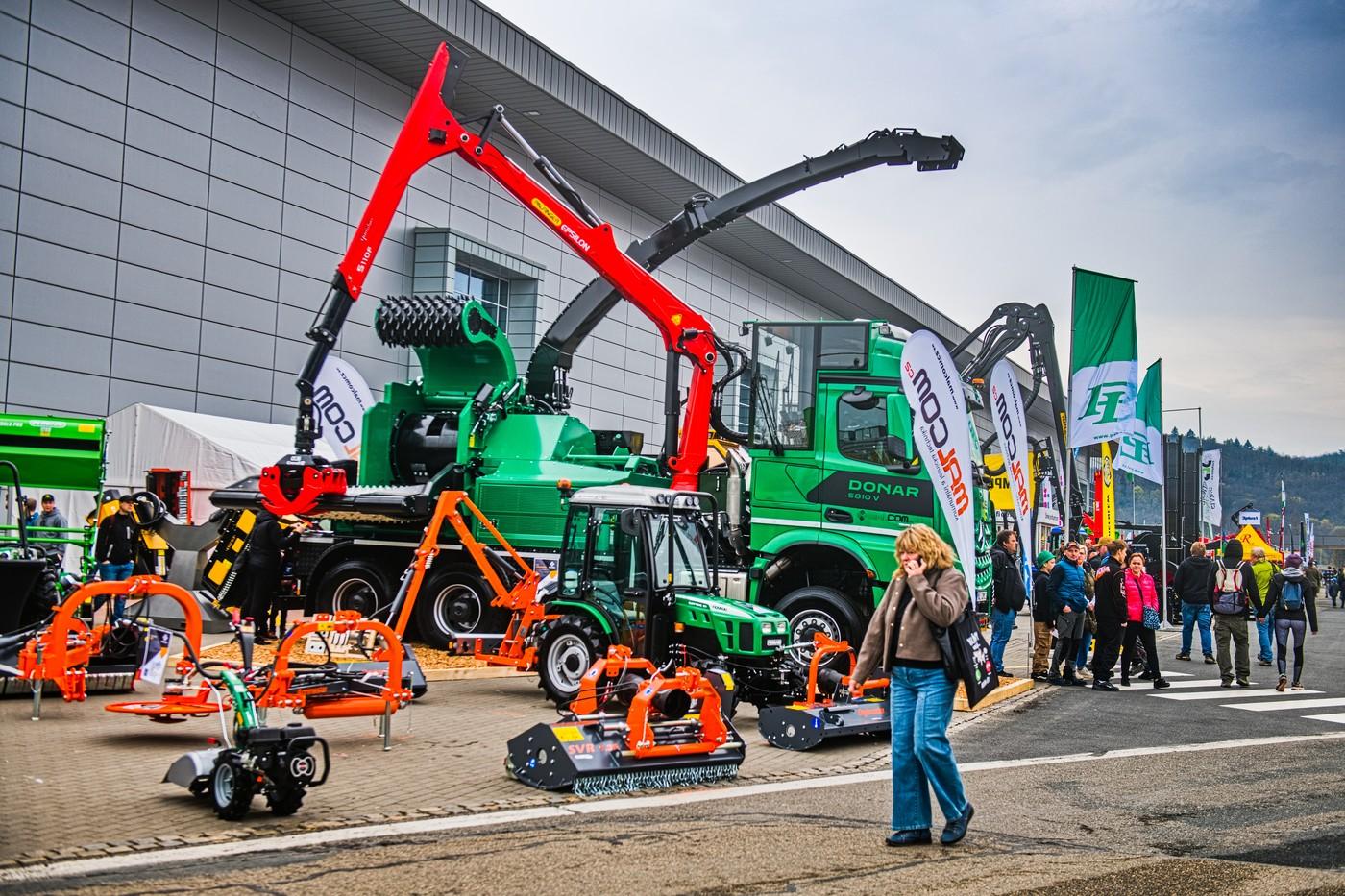 Začal veletrh pro rostlinnou a živočišnou výrobu Agrishow, součástí je také Národní výstava hospodářských zvířat, mezinárodní lesnický a myslivecký veletrh Silva Regina a veletrh obnovitelných zdrojů energie v zemědělství a lesnictví Biomasa.
