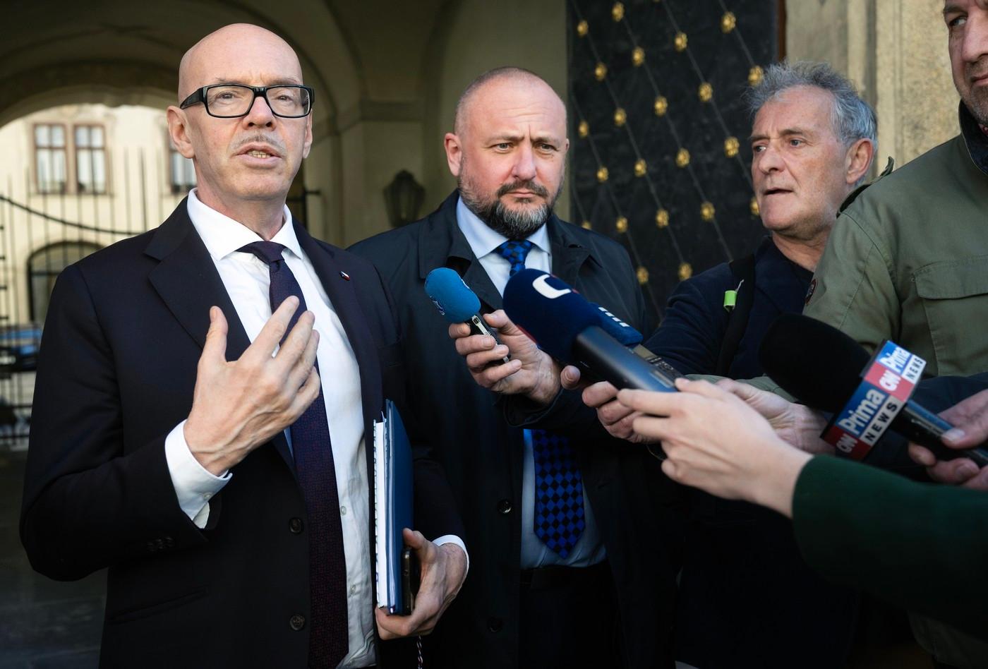 ministr kultury Oto Klempíř a šéf pracovního týmu Rady hospodářské a sociální dohody pro kulturní otázky Jiří Horecký