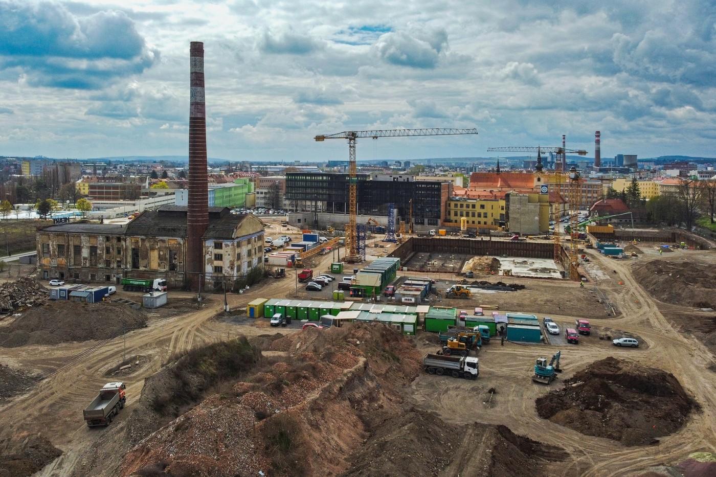 Areál bývalé Zbrojovky Brno a probíhající stavební práce. Areál bývalé Zbrojovky Brno a probíhající stavební práce.