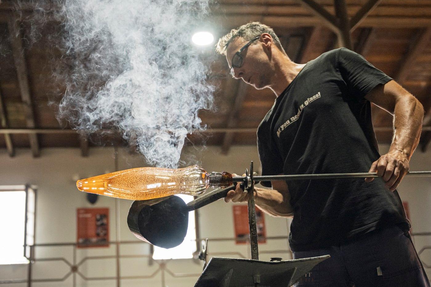 Výroba křišťálů pro nové varhany katedrály sv. Víta na Pražském hradě ve sklárně Ajeto, 22. května 2025, Lindava, Českolipsko.