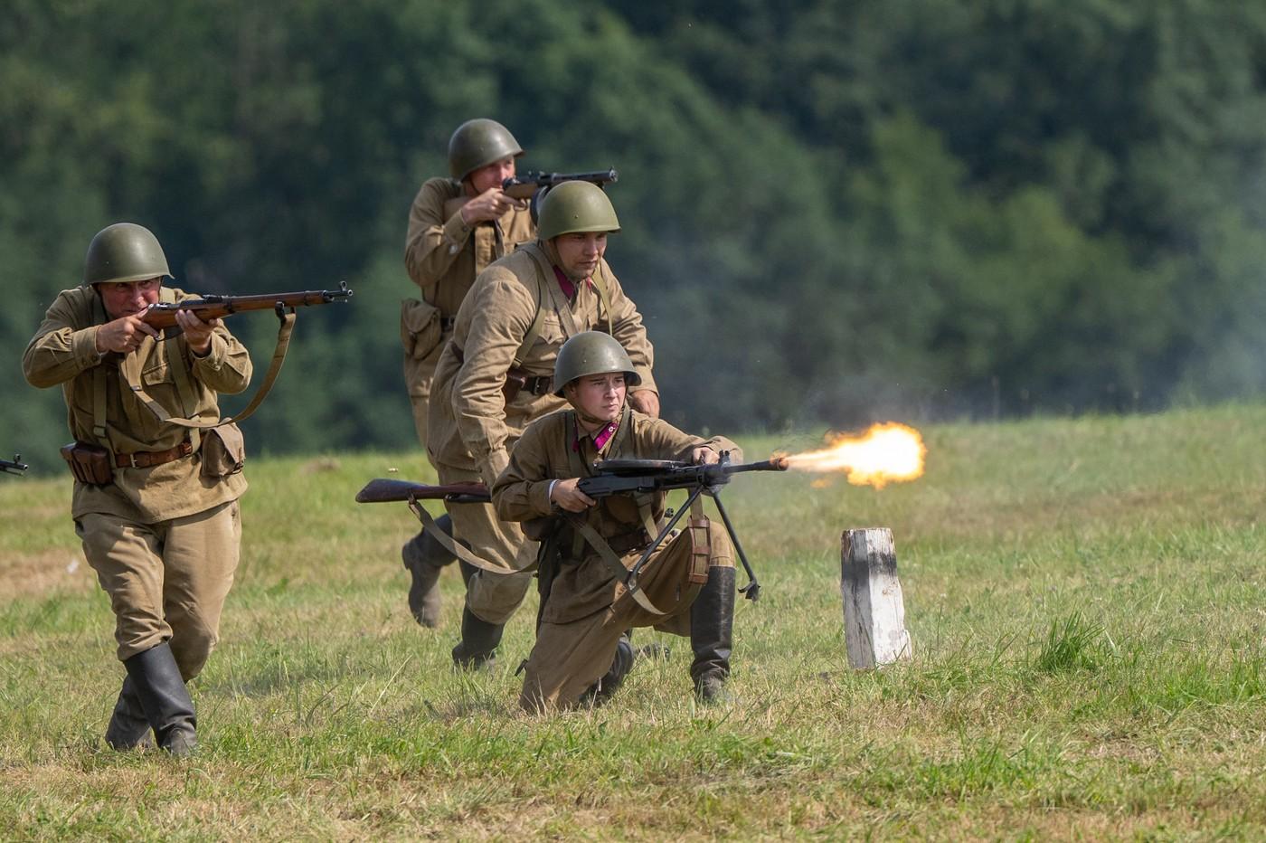 Akce Cihelna zaměřená na vojenskou historii a vojenskou techniku z 2. světové války. Akce Cihelna zaměřená na vojenskou historii a vojenskou techniku z 2. světové války.