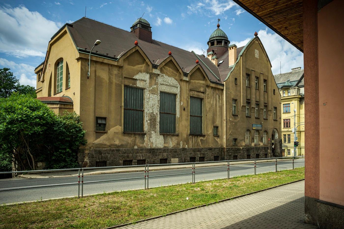 Historická budova městských lázní.
