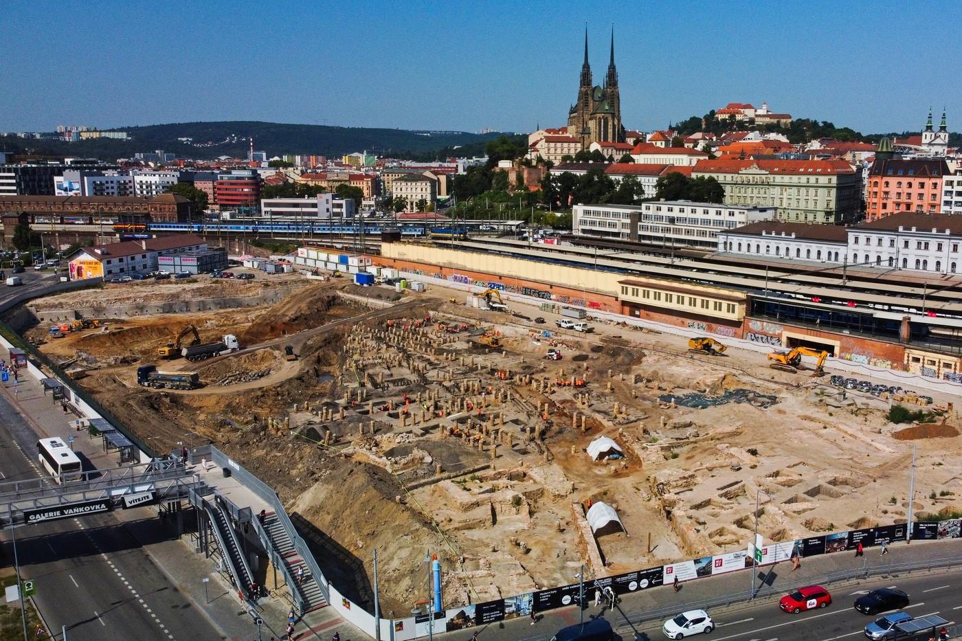 Archeologický záchranný výzkum pod budoucím centrem Dornych, 14. srpna 2025, Brno.