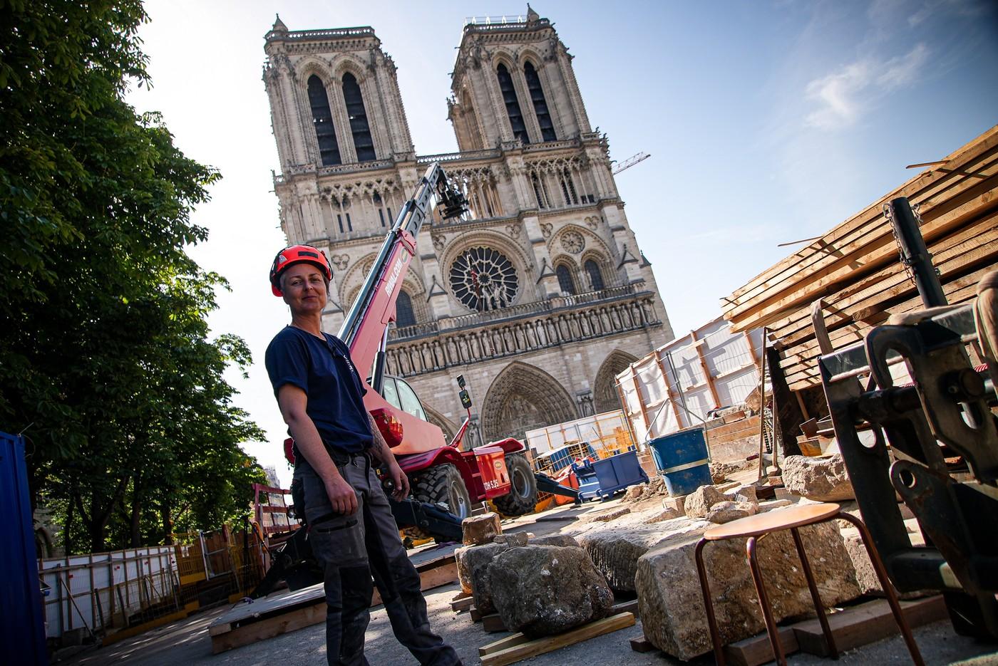Archeoložka Camille Colonnaová, která vede vykopávky před katedrálou Notre-Dame.