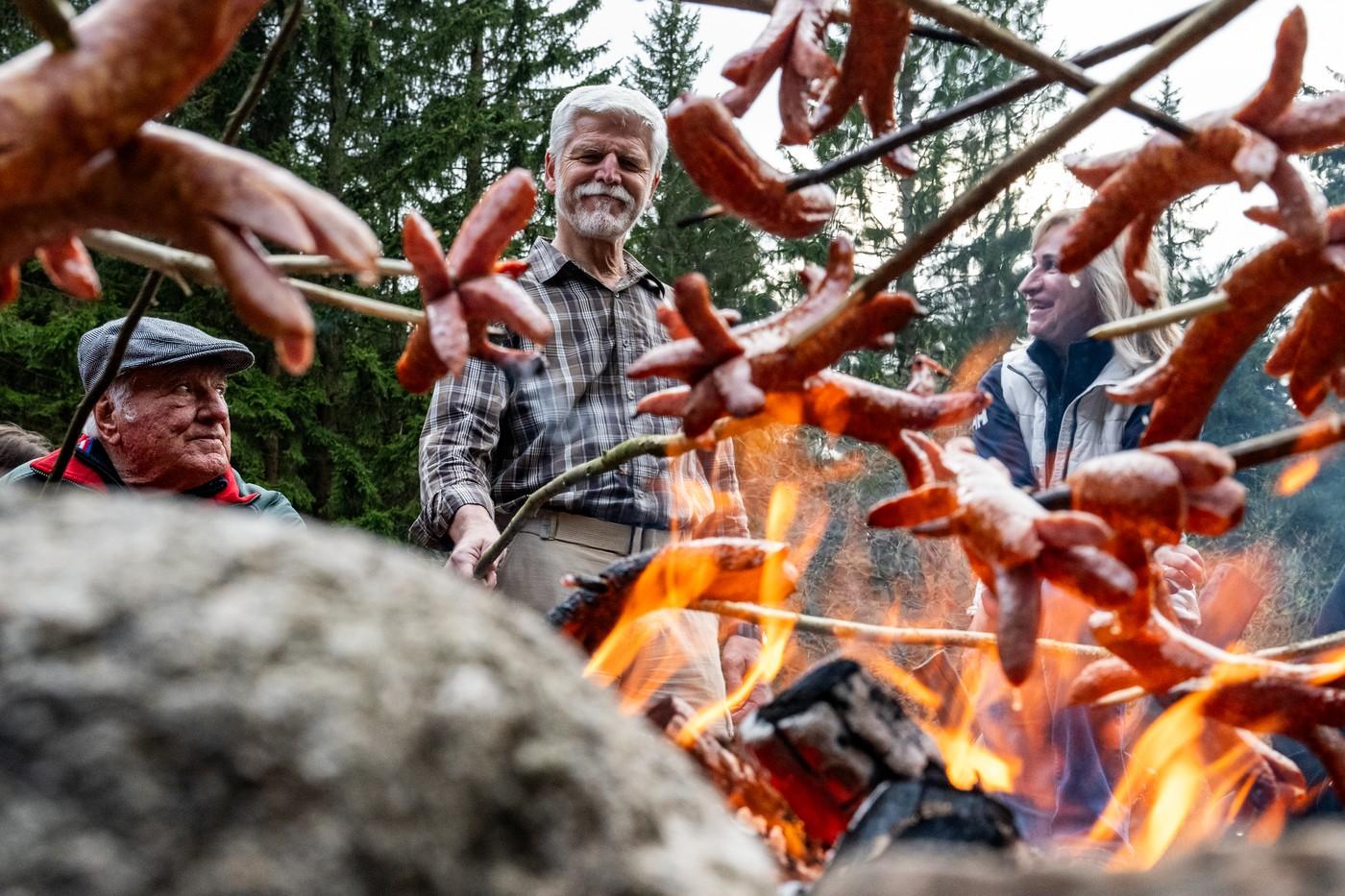 Prezident Petr Pavel při neformálním setkání se členy Horské služby Krkonoše, které se uskutečnilo první den jeho dvoudenní návštěvy Královéhradeckého kraje.