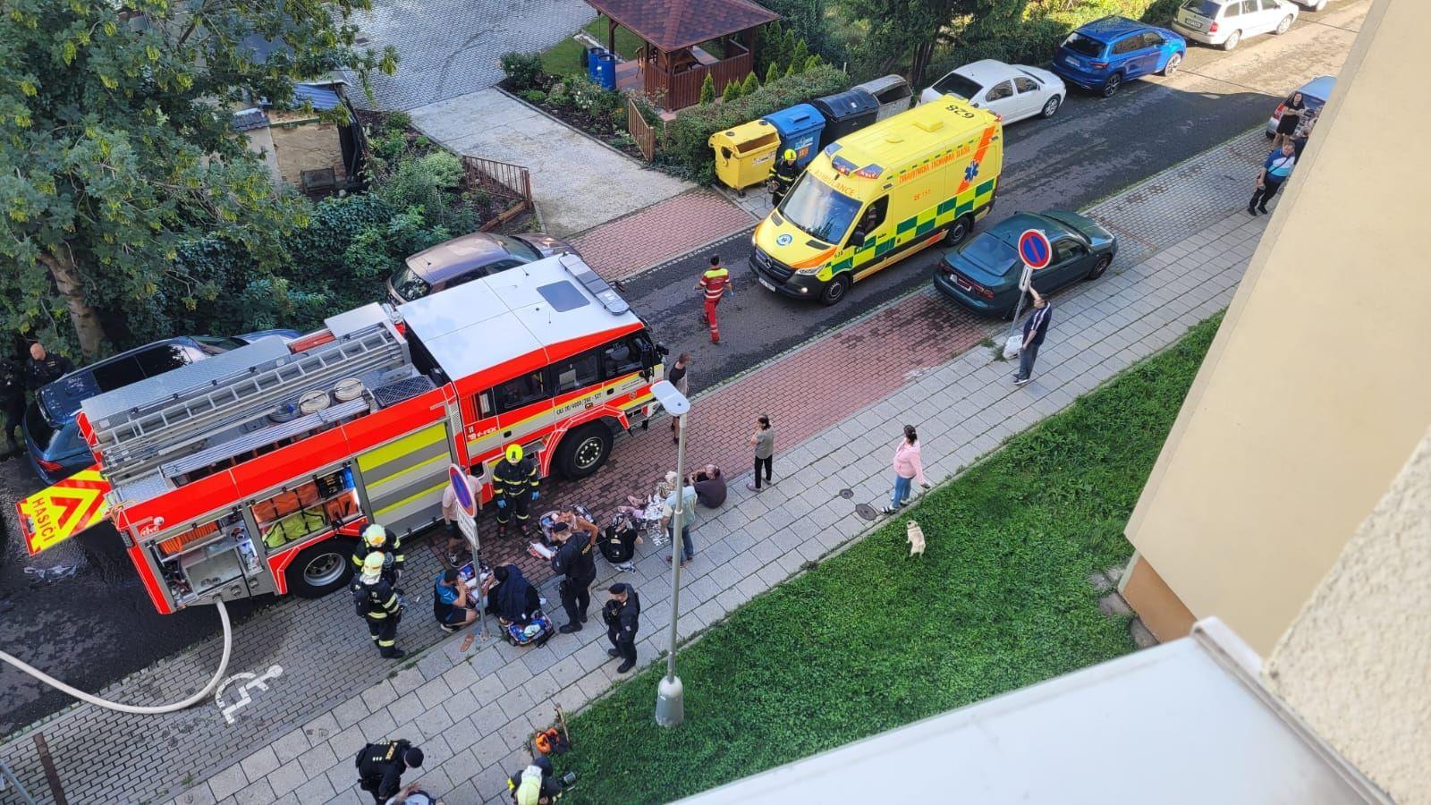 Hasiči likvidovali 2. srpna požár v bytě panelového domu v Opavě-Kateřinkách. Hasiči likvidovali 2. srpna požár v bytě panelového domu v Opavě-Kateřinkách.