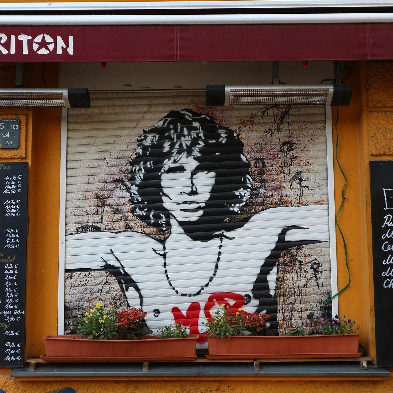 Jim Morrison v uměleckém streetartovém podání.