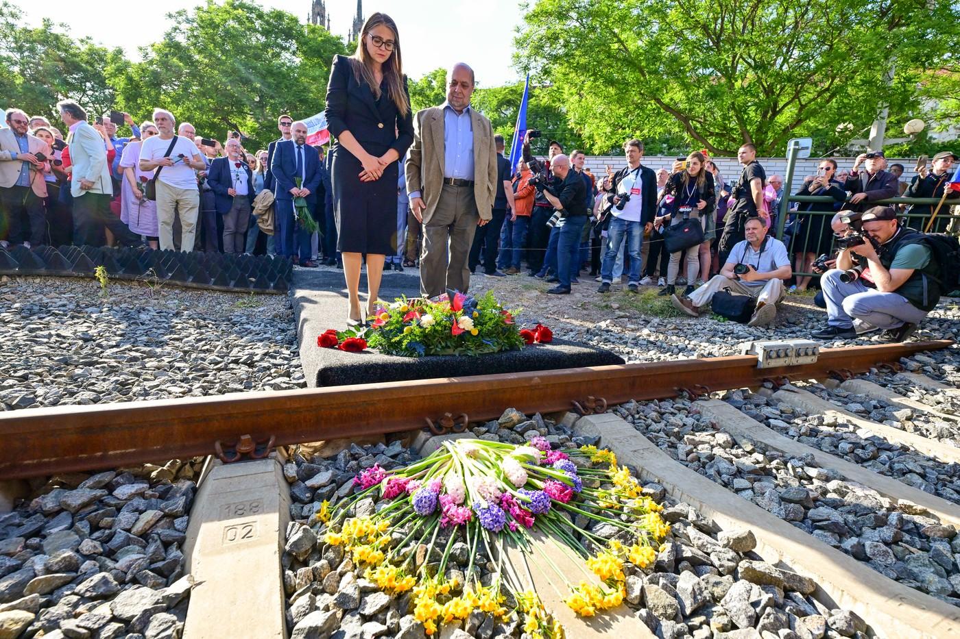 Uctění památky obětí holokaustu v místě, odkud z Brna odjížděly židovské transporty. Uctění památky obětí holokaustu v místě, odkud z Brna odjížděly židovské transporty.
