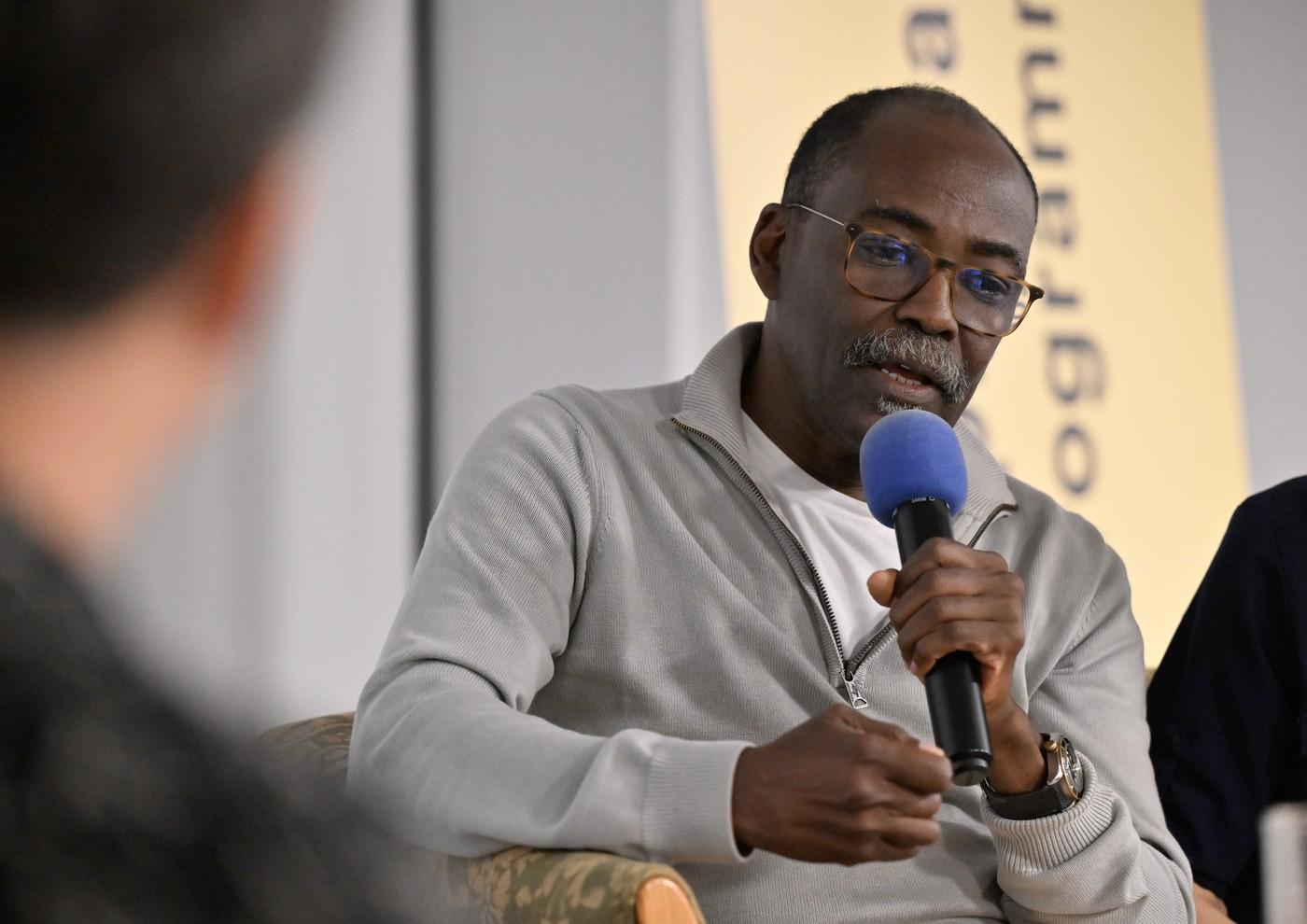 Pátým dnem pokračuje 51. ročník Letní filmové školy, 29. července 2025, Uherské Hradiště. Africky režisér Mahamat-Saleh Haroun při lekci filmu. Pátým dnem pokračuje 51. ročník Letní filmové školy, 29. července 2025, Uherské Hradiště. Africky režisér Mahamat-Saleh Haroun při lekci filmu.