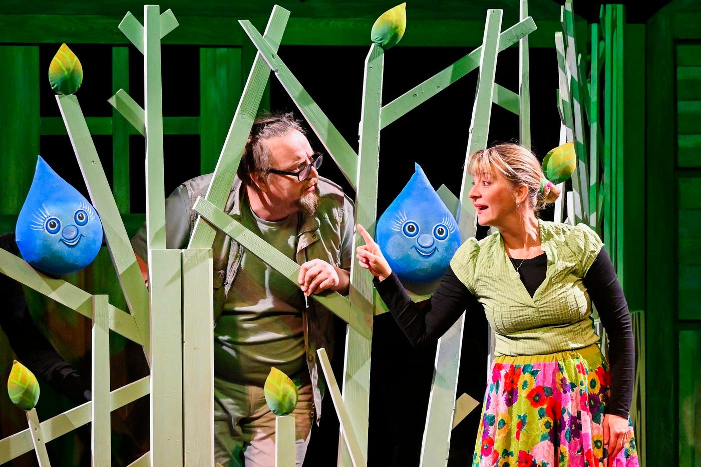 Premiéra loutkové inscenace Ivy Peřinové Pohádka do dlaně o dvou sněhových vločkách pro děti od pěti let