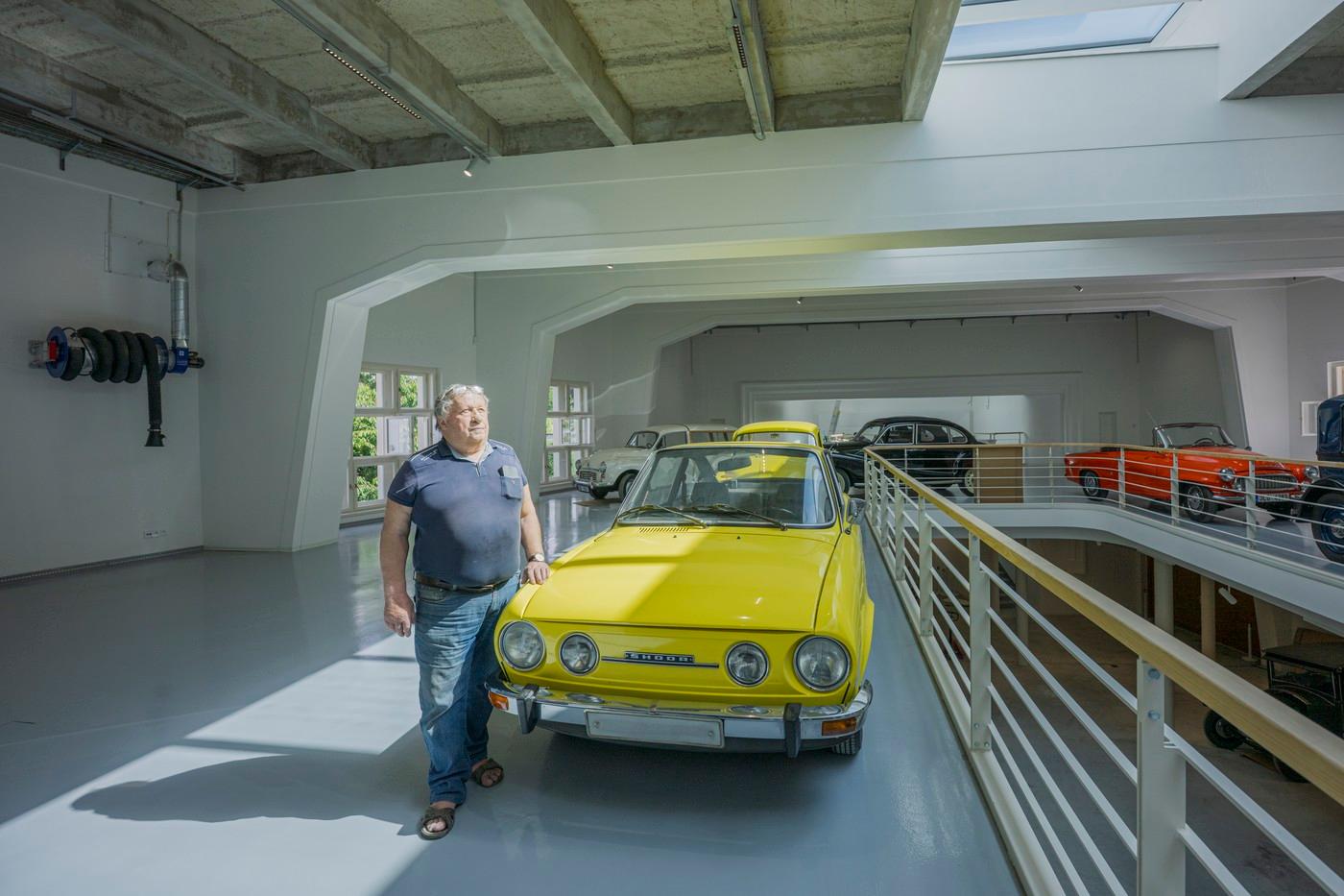 Podnikatel Jindřich Svobodaproměnil bývalé prvorepublikové kino v Turnově se proměnilo v automobilové Galerii veteránů.