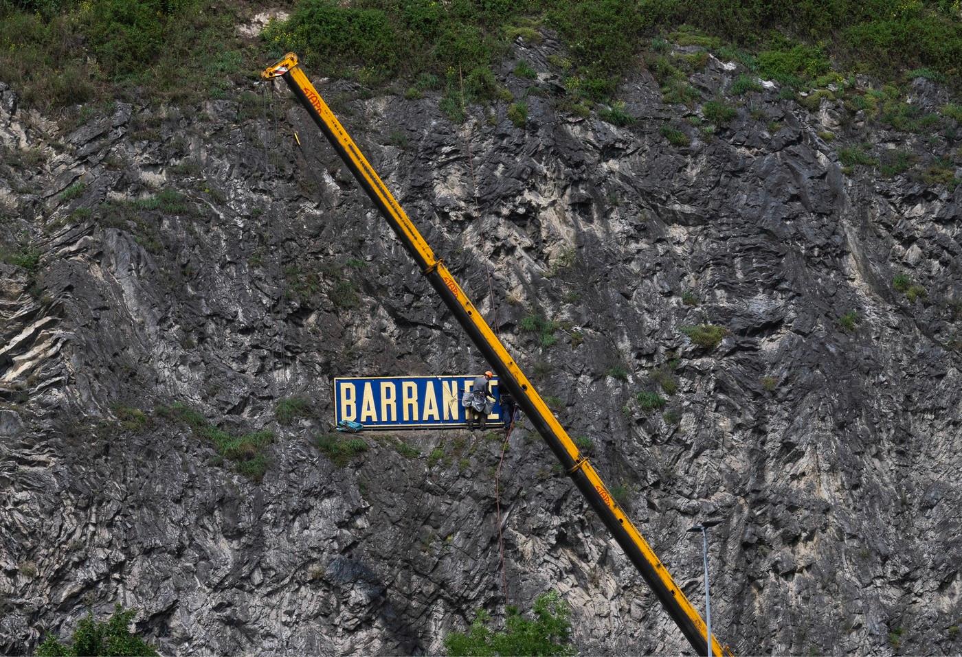 SKálu, kde Joachim Barrande objevil své nejcennější zkameněliny, zdobí na jeho počest jeho jméno už od roku 1884