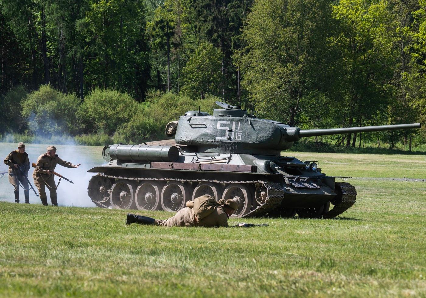 Připomínka poslední bitvy druhé světové války v Evropě u Slivice spojená s ukázkou bojů, 10. května 2025, Památník Slivice, Příbramsko. Připomínka poslední bitvy druhé světové války v Evropě u Slivice spojená s ukázkou bojů, 10. května 2025, Památník Slivice, Příbramsko.