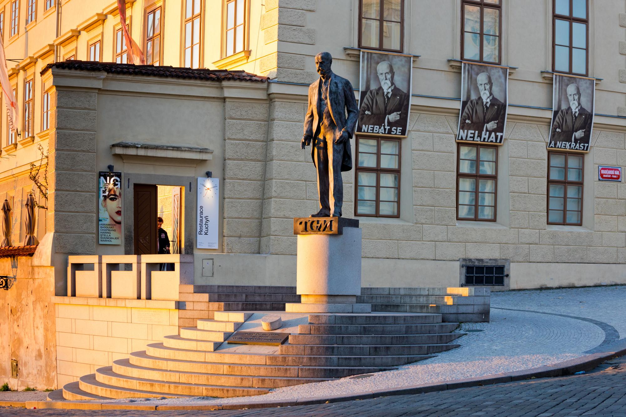 Socha Tomáše Garrigua Masaryka před Pražským hradem