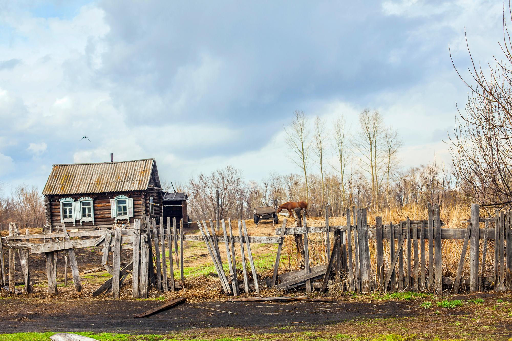 Dům v ruské vesnici, ilustrační foto
