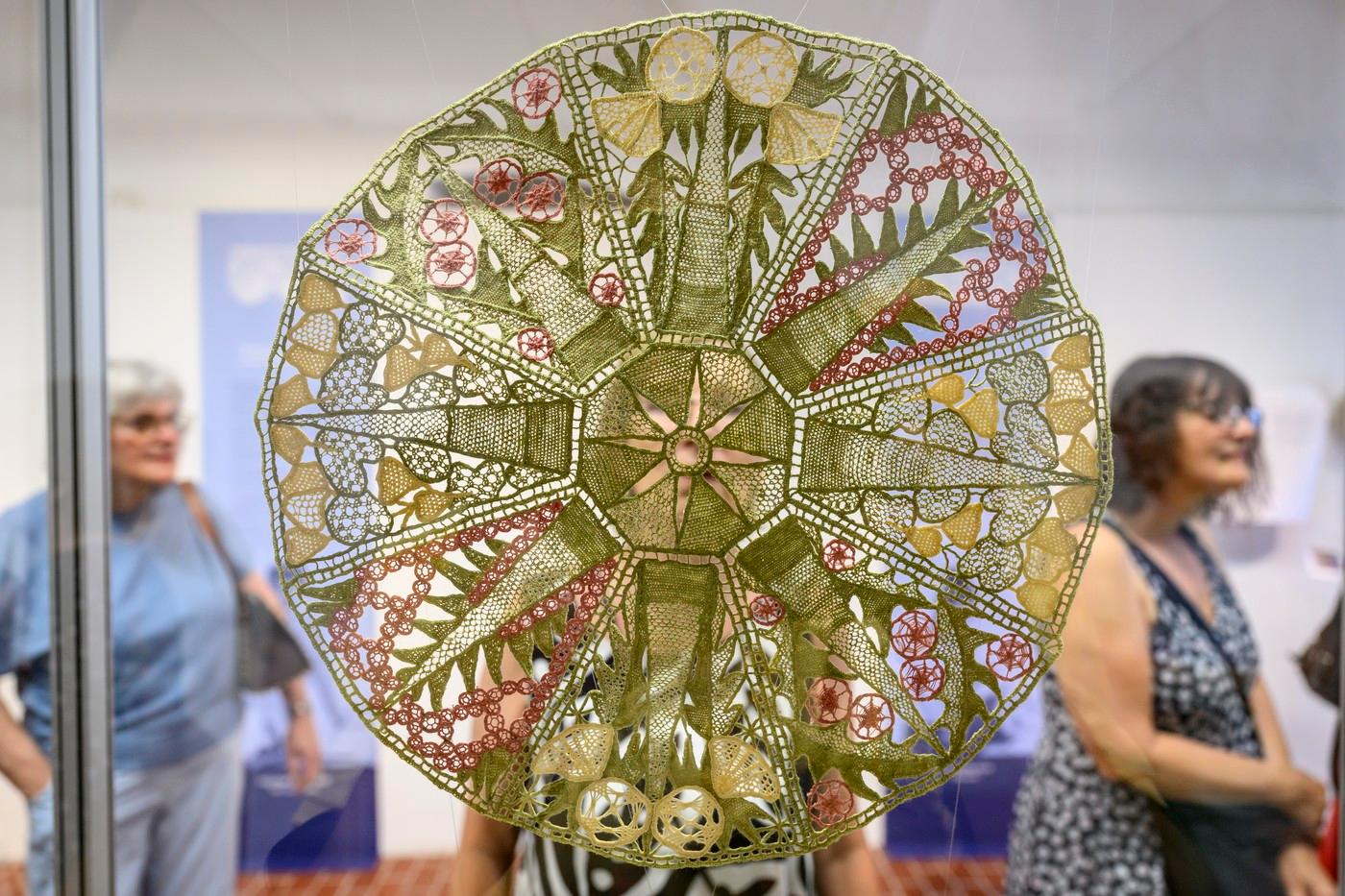 Regionální muzeum v Teplicích zahájilo výstavu Sedm tváří krušnohorského krajkářství – Současní nositelé tradice a Jaroslav Prášil. Regionální muzeum v Teplicích zahájilo výstavu Sedm tváří krušnohorského krajkářství – Současní nositelé tradice a Jaroslav Prášil.