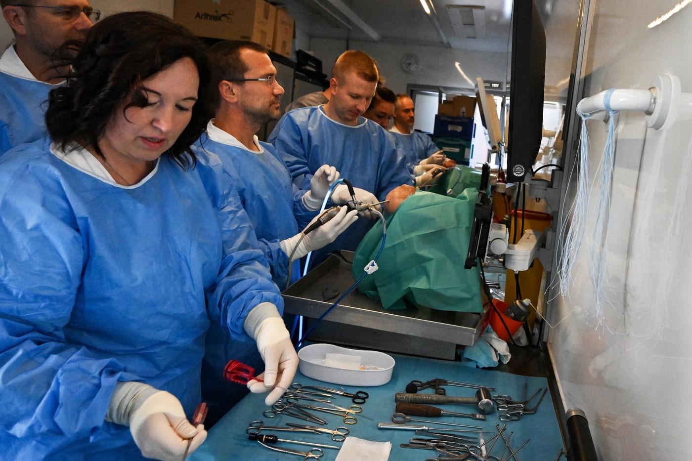 Mobilní operační laboratoře, v níž lékaři absolvují výcvik bez nutnosti cestovat na specializovaná školení mimo své pracoviště