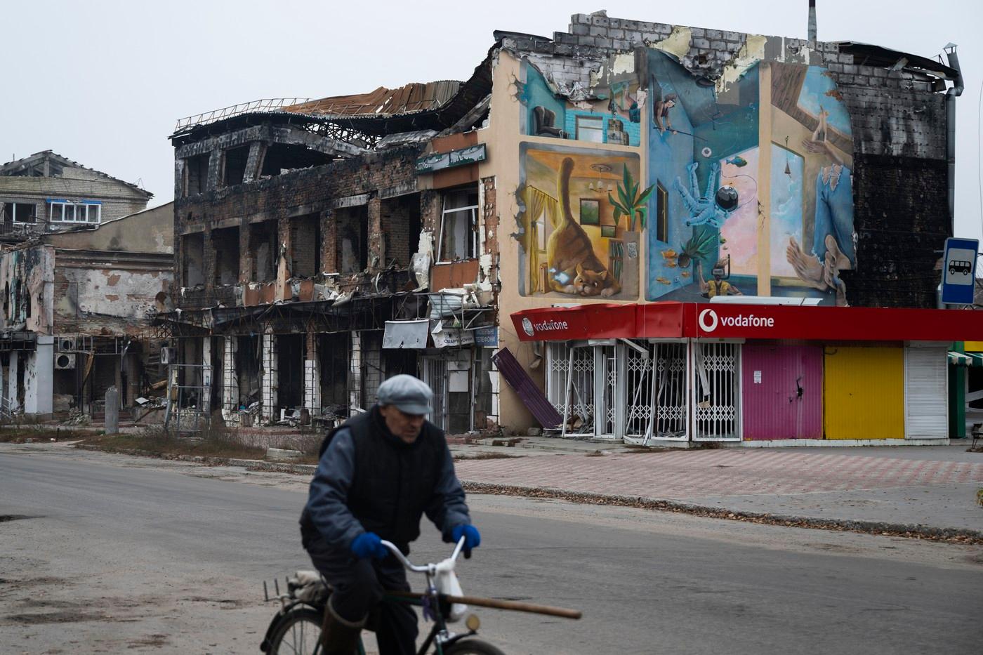 ilustrační foto - město Izjum po bombardování